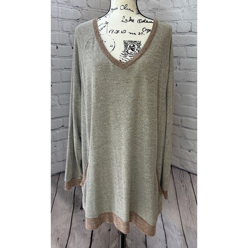 Women's Beige V-Neck Tunic Sweater (Size 28W)